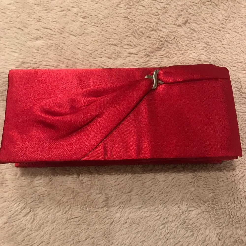 Red clutch